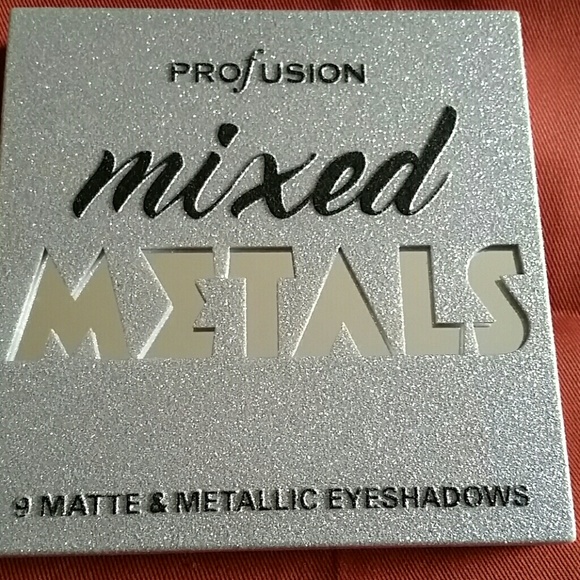 Makeup - Picture 1 of 4